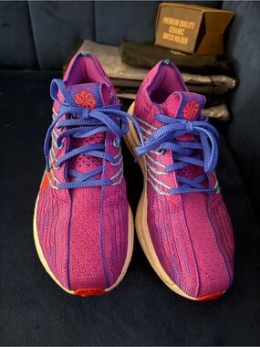 Nike Women's Pink Purple Athletic Running Shoes with Blue Laces